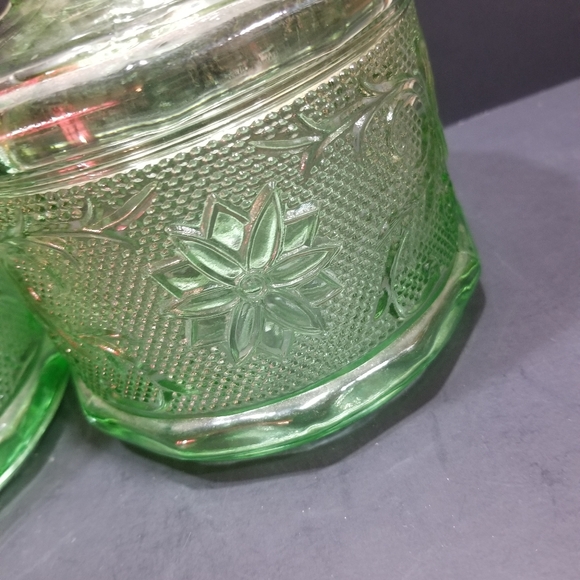 1 Tiara Chantilly Green Sandwich Canister - Picture 2 of 3